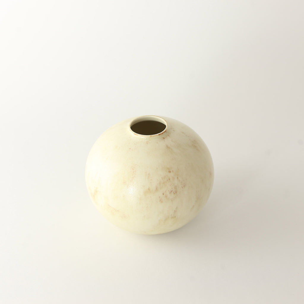 Maru White Vase